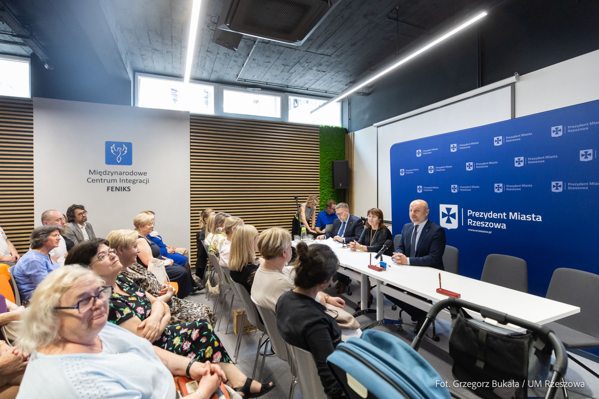 zdjęcie z uroczystego podpisania umów z organizacjami pozarządowymi,fot. Grzegorz Bukała, Urząd Miasta Rzeszowa